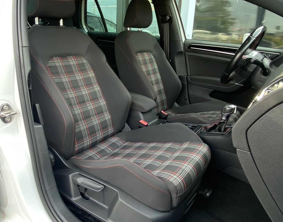 Volkswagen Golf VII 2.0 TSI 230ch GTI PERFORMANCE DSG6 5P / DCC / TO PANO / ACC / DYNAUDIO / CARPLAY