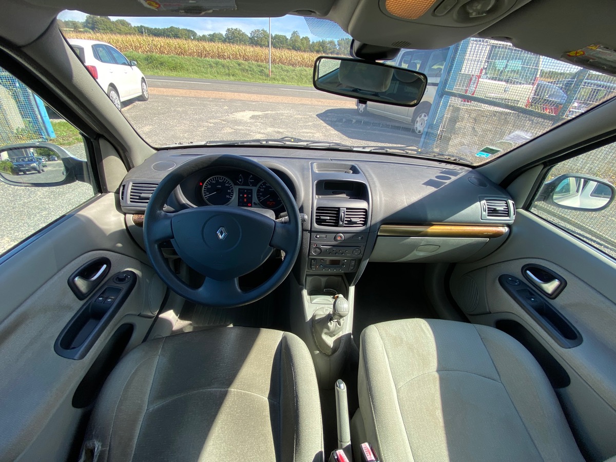 RENAULT Clio 2 1.4i 100cv 200000km