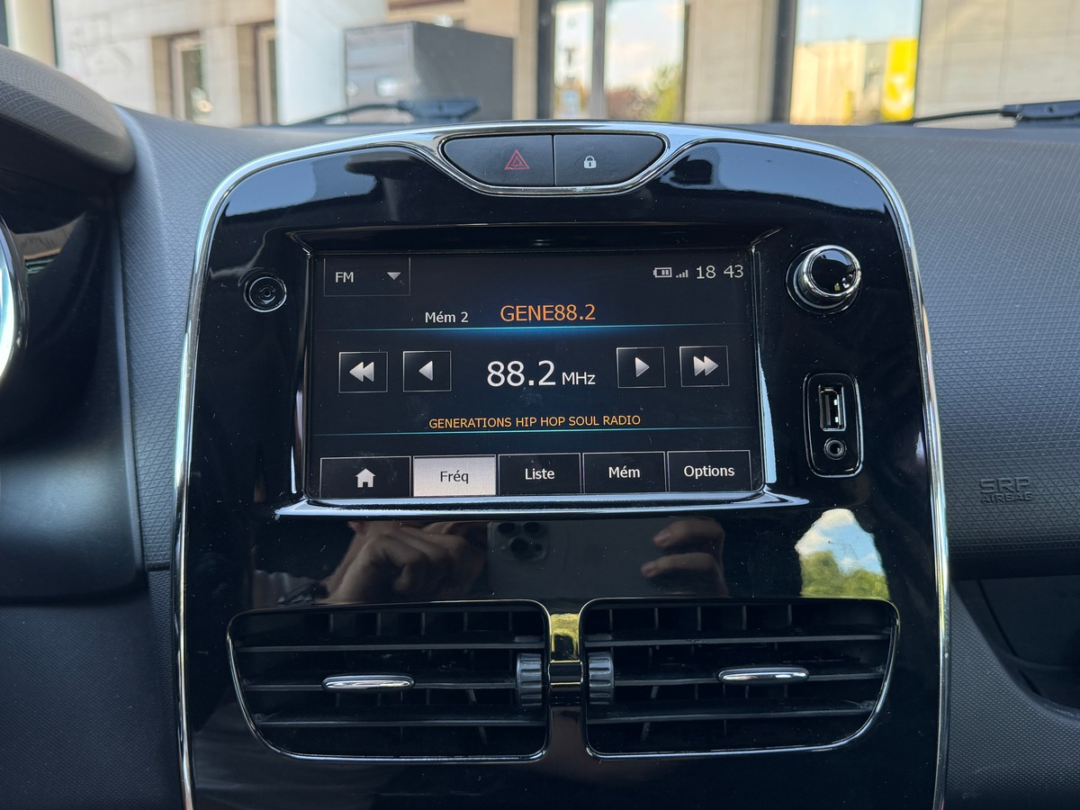 RENAULT Clio IV 1.5 dCi Limited S&S 90 cv - Ecran multimédia