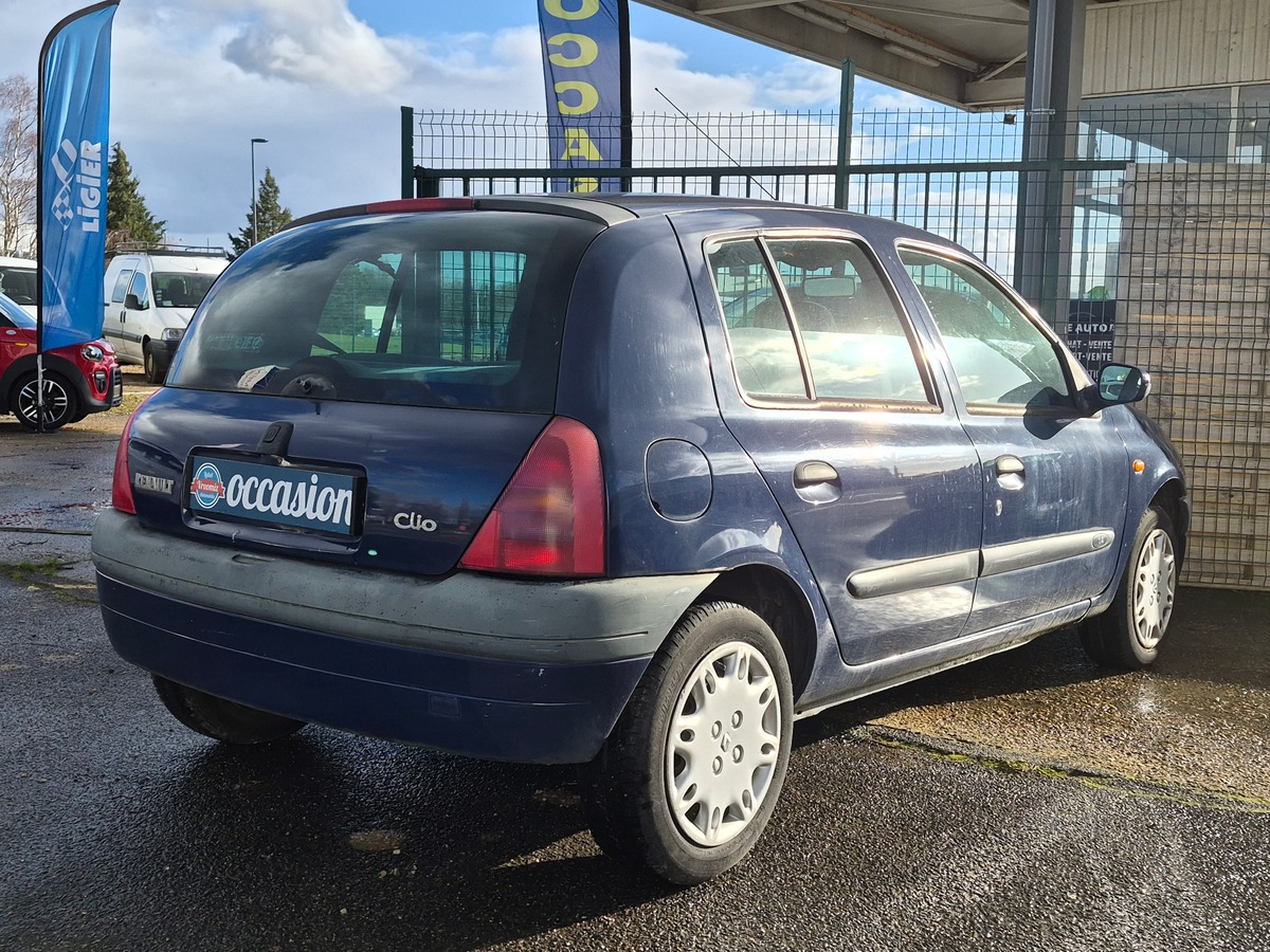 RENAULT Clio II 1.4 RTE 5 PORTES