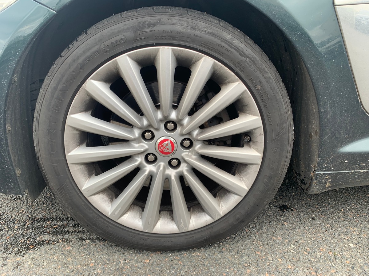 Jaguar XF 240 ch | V6 | R-Sport | Caméra recul | Sièges sport | Régulateur vitesse | GPS | Bluetooth