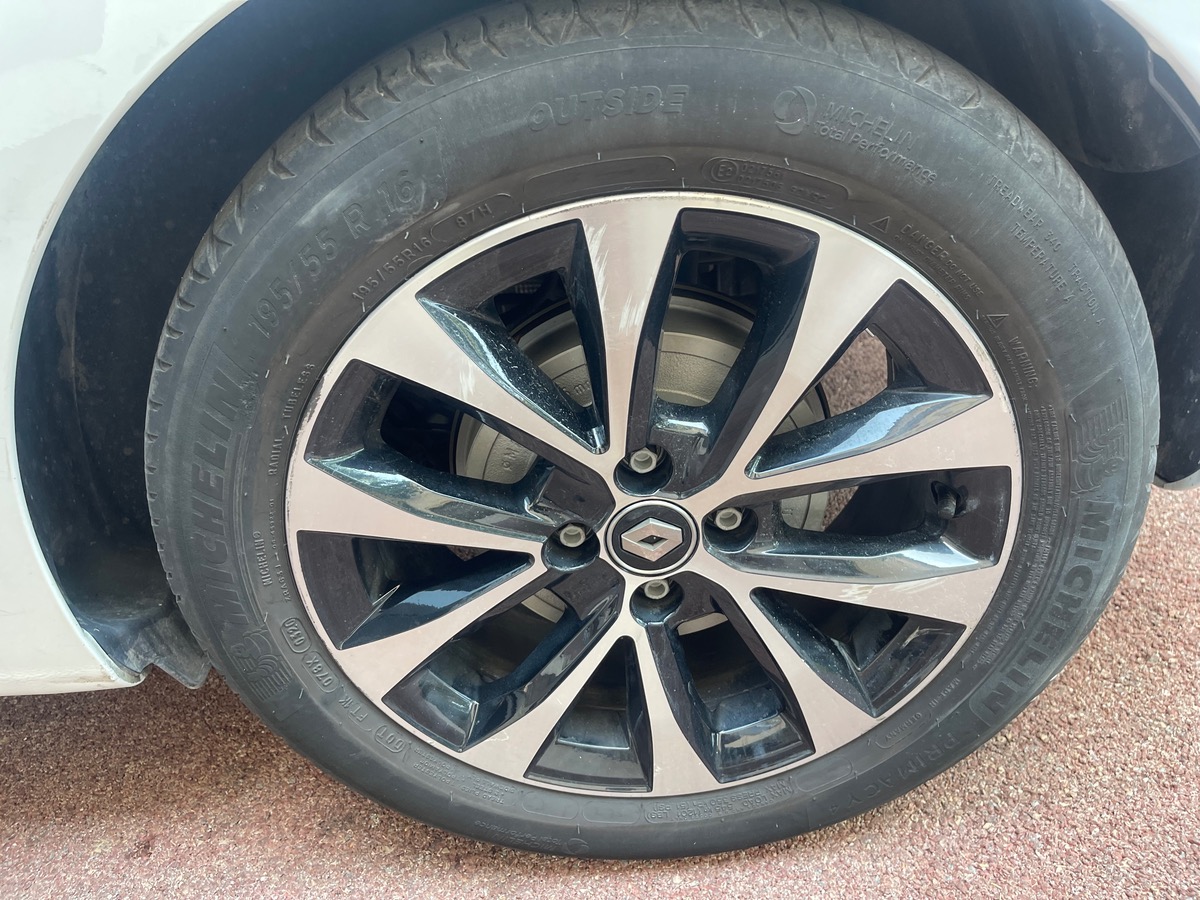 RENAULT Clio ETECH 140 CV / Hybride / Limited / Jantes / CarPlay