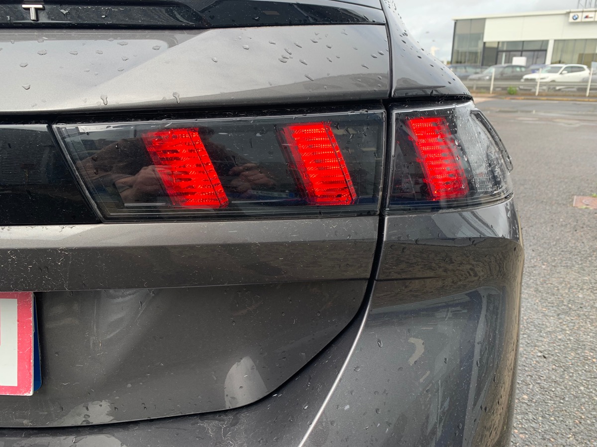 Peugeot 508 SW 130 ch | ALLURE | Caméra de recul | Mirror Screen | Système contrôle des angles morts