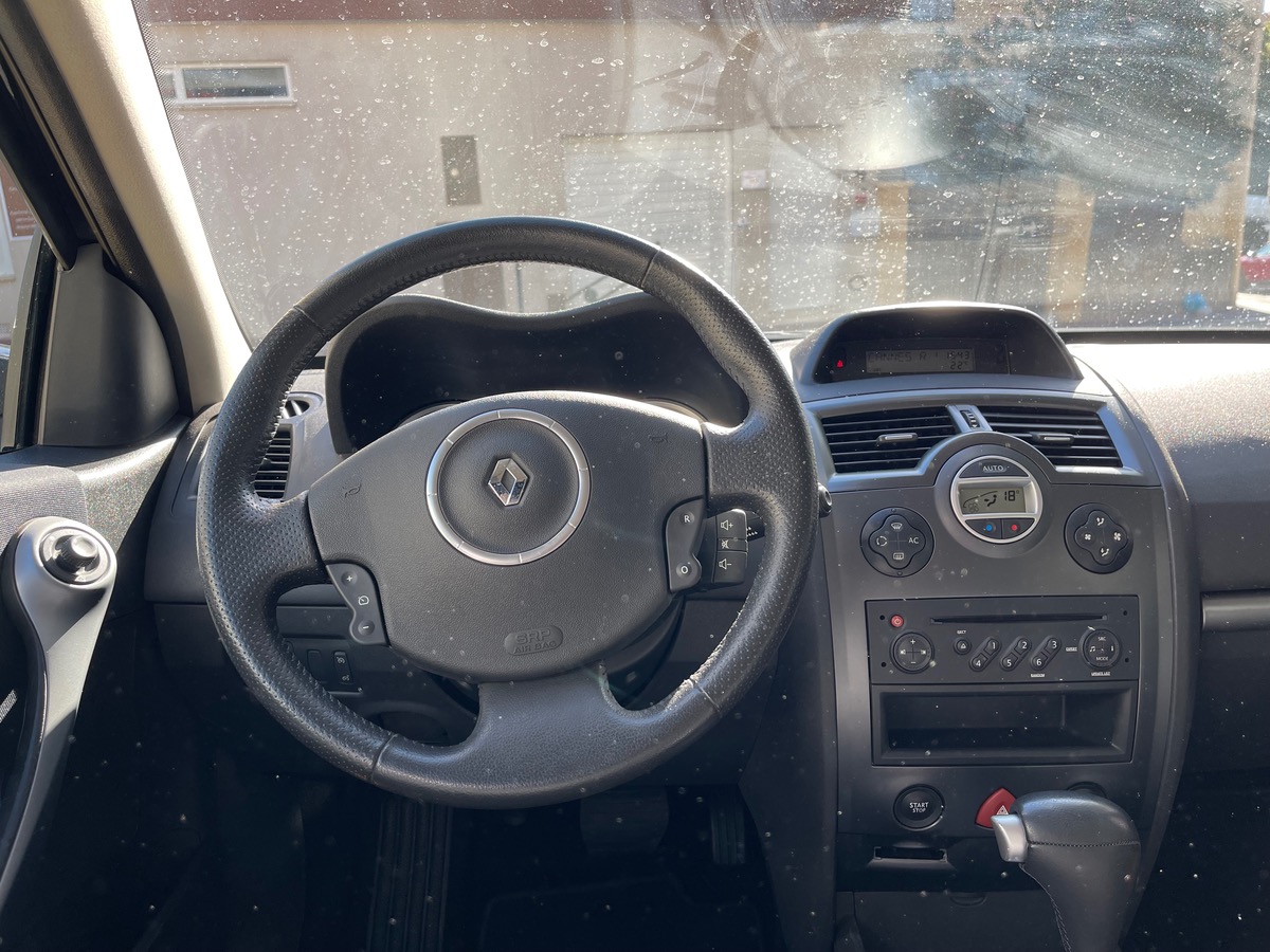 RENAULT Megane 1.6 i 111 CV / Km Réel / 2 ème Main / Boite Auto / 5 Portes / Clim