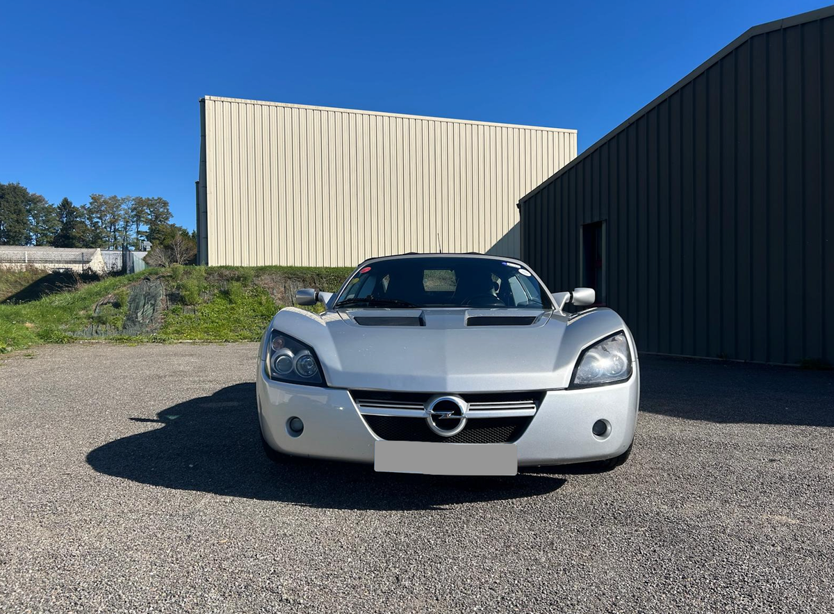Opel Speedster 2.2 (147 ch)