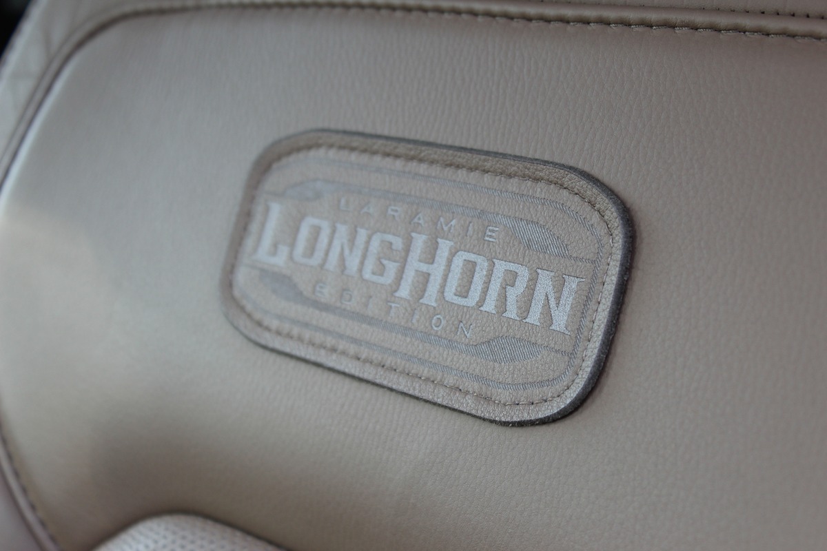 Dodge RAM CREW CAB 1500 5.7 V8 396 ch LARAMIE EDITION LONGHORN / RAM BOX / CARPLAY / ATTELAGE / E85