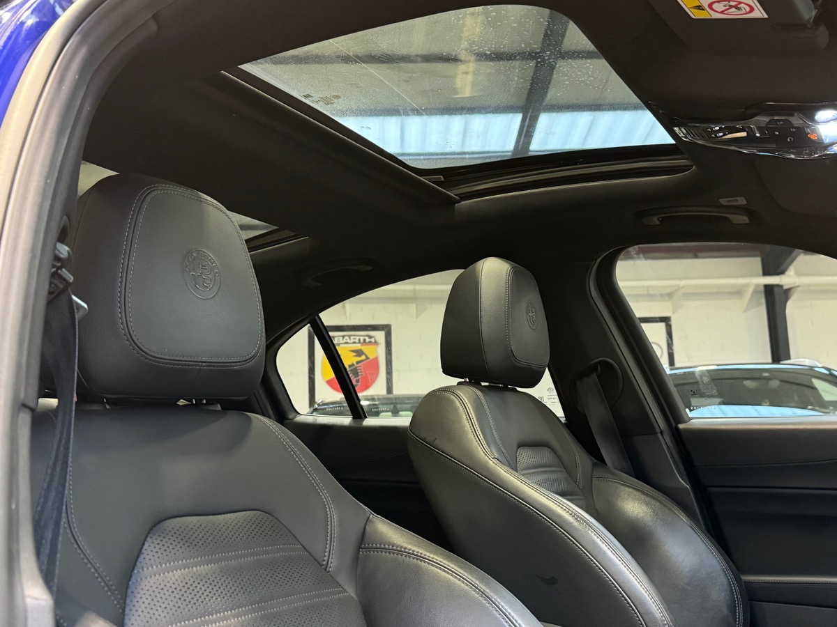 Alfa Romeo Giulia Q4 2.2 AT8 210CV VELOCE TOIT OUVRANT K