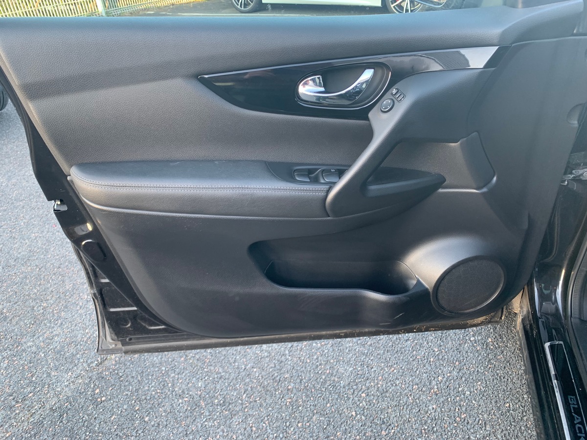 Nissan Qashqai 130 ch | Black edition | Caméra vue panoramique 360° | Toit panoramique | Jantes Alu