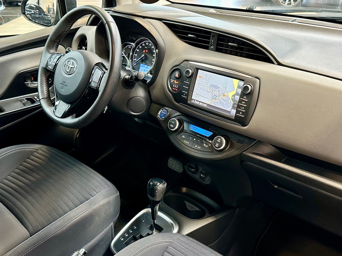 Toyota Yaris III (2) Hybrid 100H Dynamic 5P BVA a