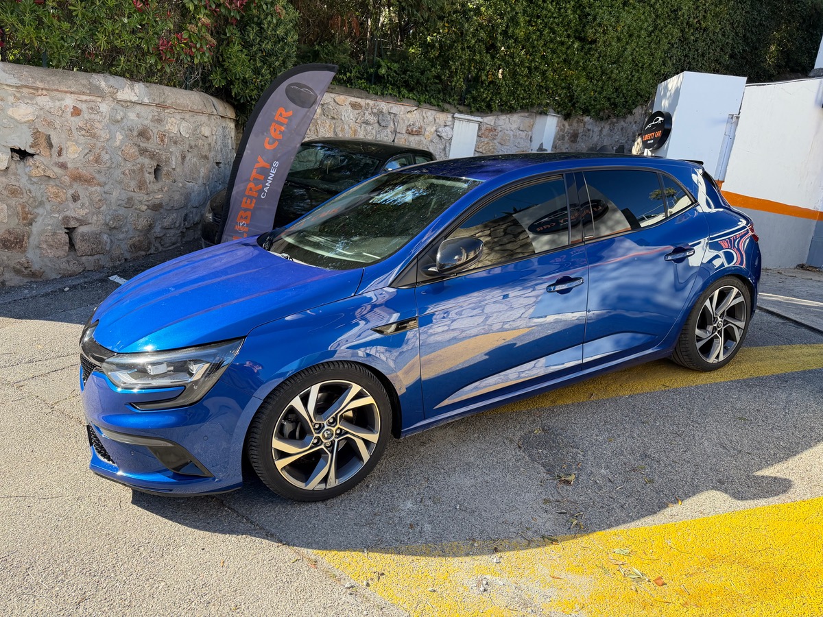 RENAULT Megane GT 1.6 TCE 205 CV 4CONTROL / Ligne D'échappement modifiée / Grand écran / Pack Black