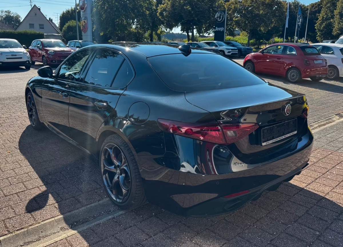 Alfa Romeo Giulia 2.0 TB 280ch Estrema Q4 AT8 Toit ouvrant Harman-Kardon