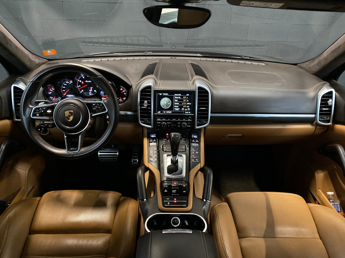 Porsche Cayenne TURBO 520 (958)