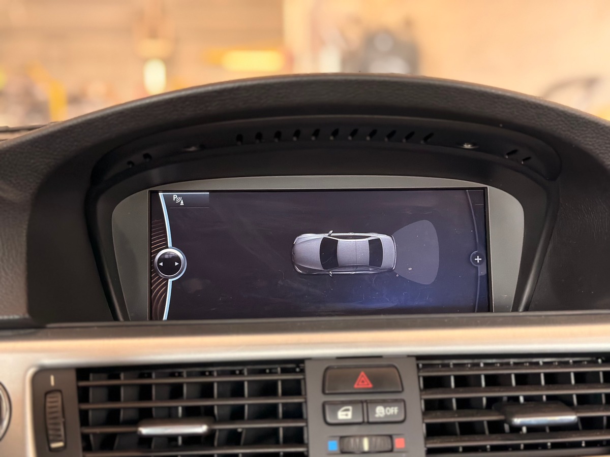 Bmw Série 3 Cabriolet Sport Design (E93) LCI 320d 2.0 d 184 cv Boîte auto - Sièges Alcantara