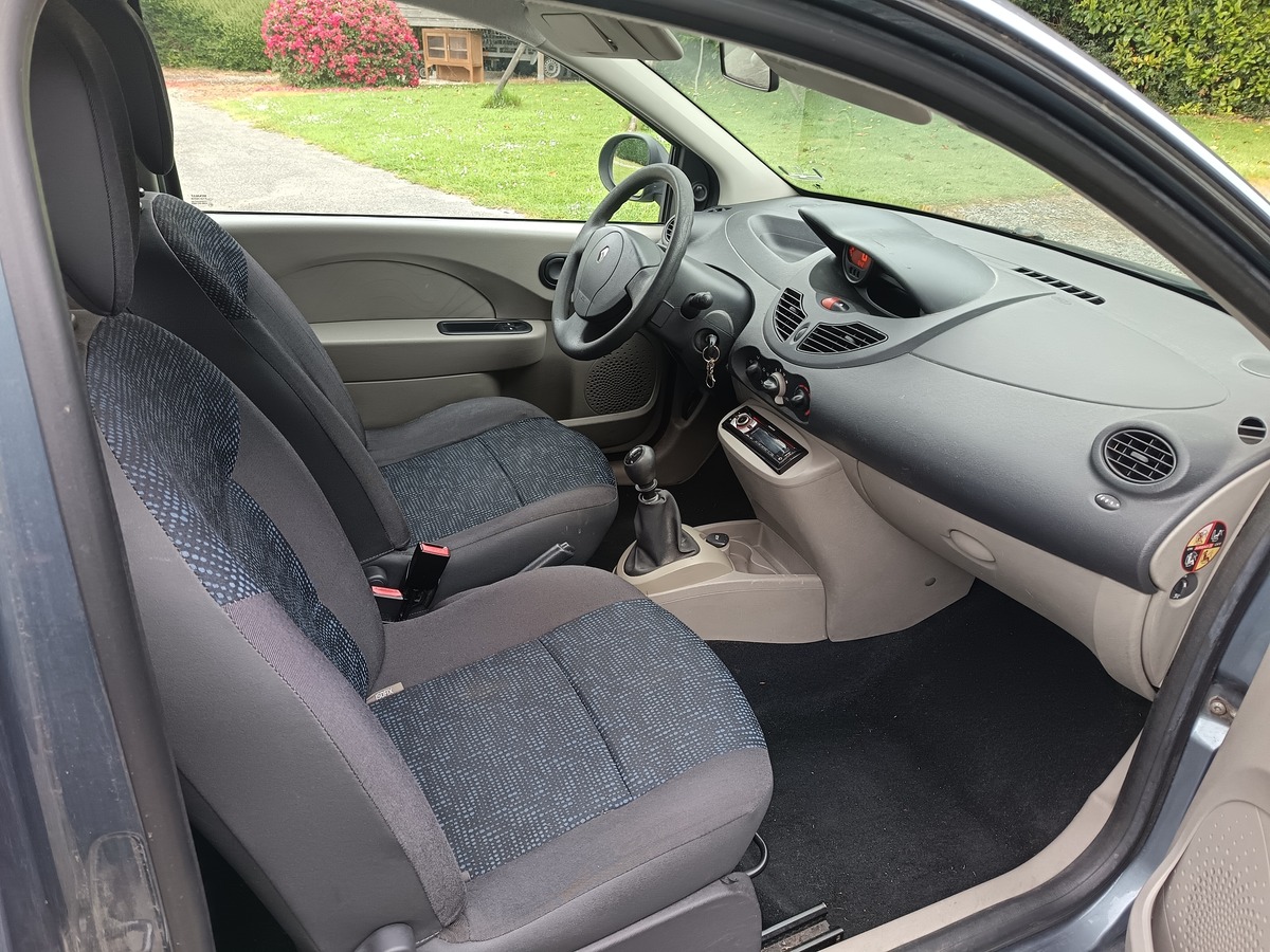 RENAULT Twingo 1.2 60 CH AUTHENTIQUE