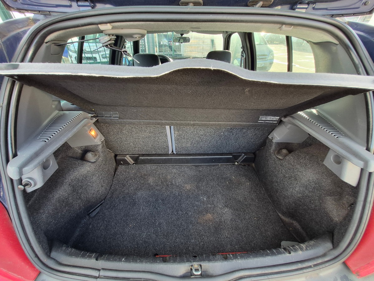 RENAULT Clio II 1.4 RTE 5 PORTES