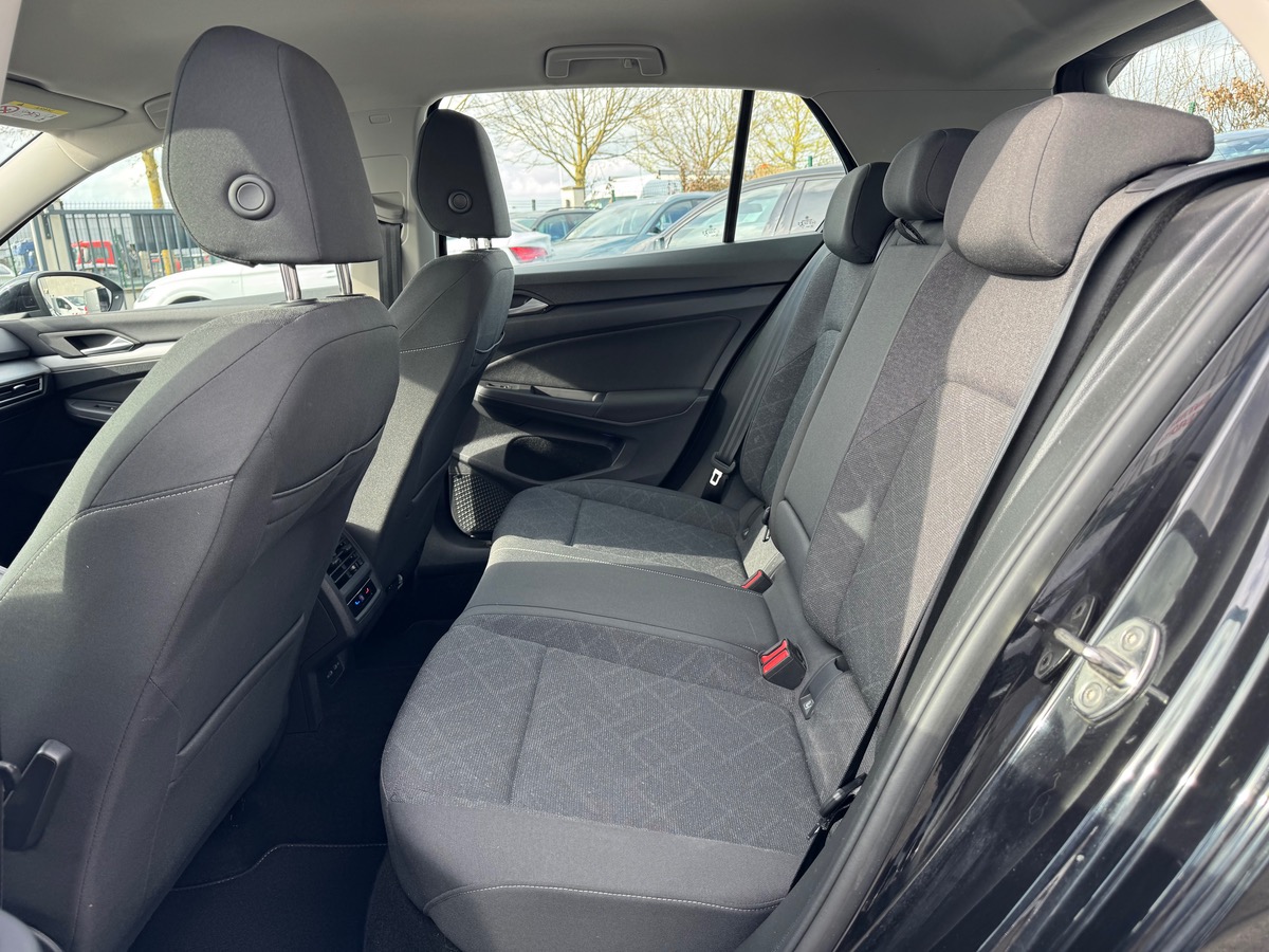 Volkswagen Golf 1.0 eTSI 110 DSG7 Life Business