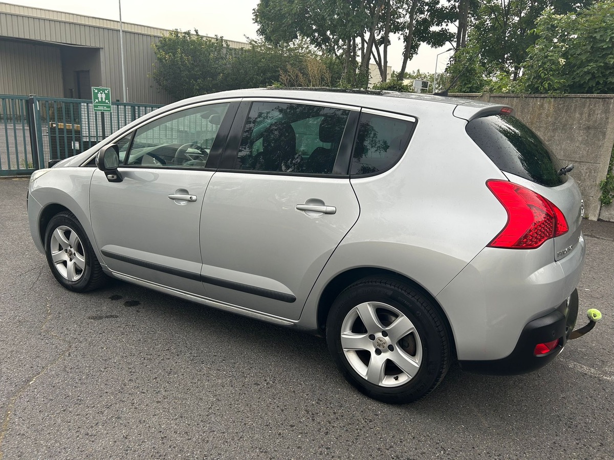 Peugeot 3008 2.0 HDI 150 CV 1er main allures 4XCBLeux