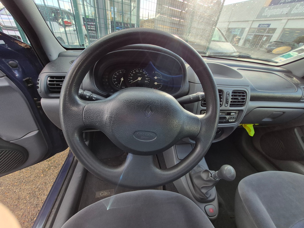 RENAULT Clio II 1.4 RTE 5 PORTES