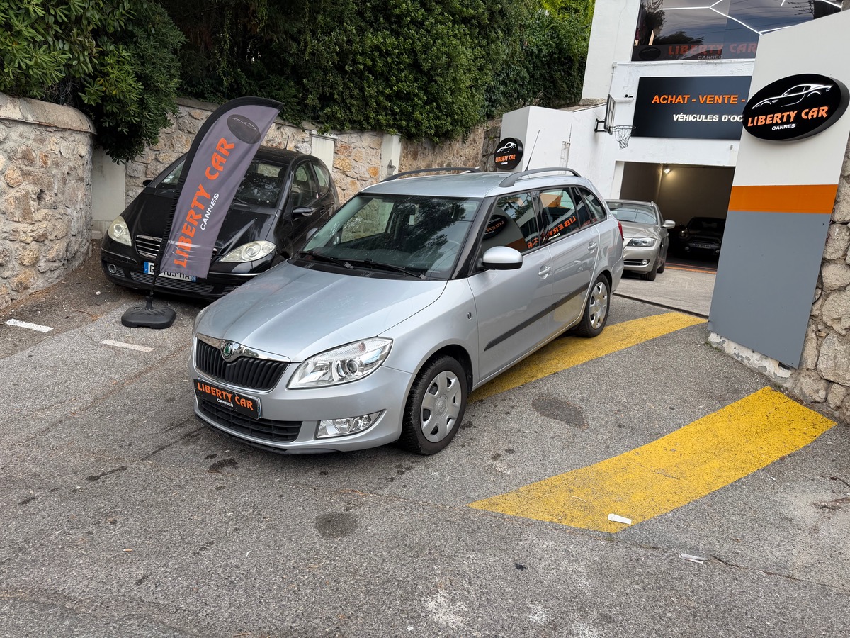 Skoda Fabia Combi 1.2 TSi 85 CV Phase 2 / 1er Main / Clim / Radar /Entretien Complet