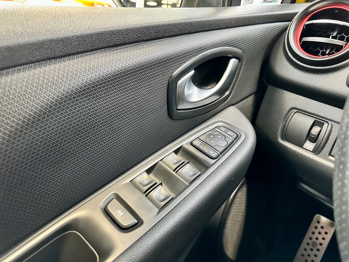RENAULT Clio IV RS (2) 1.6 200 EDC6