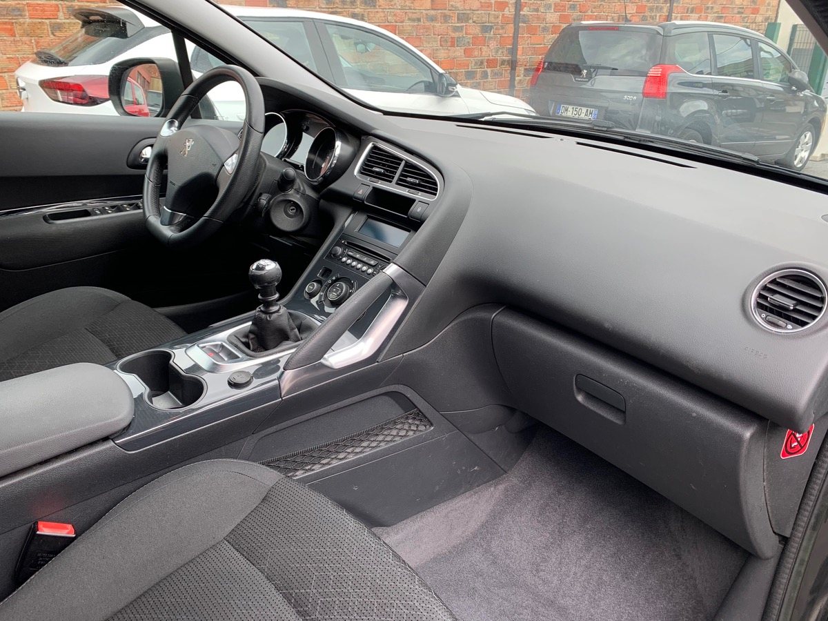 Peugeot 3008 1.6 e-HDI 115 CV 1r  mains 4X CB