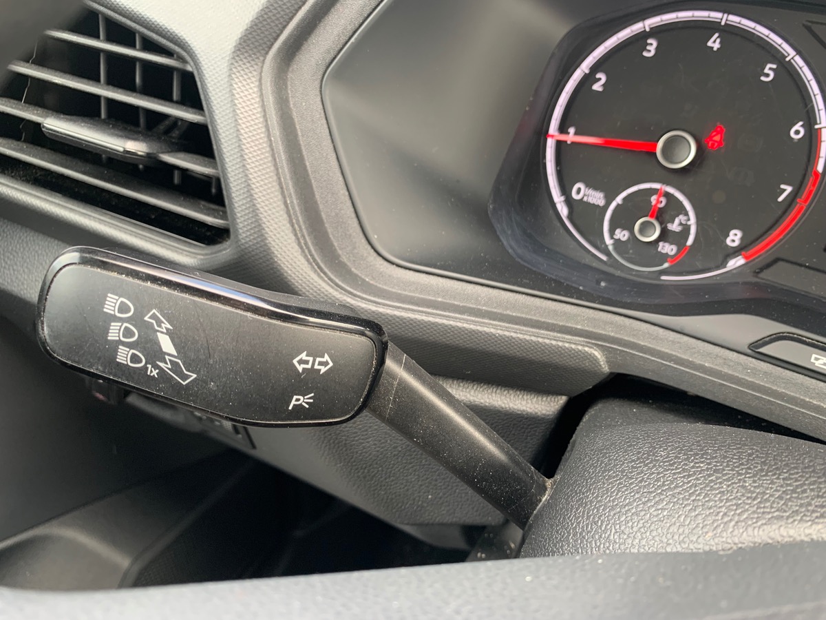 Volkswagen T-Cross 95 ch | Base | Attelage | Pack Stationnement arriére avant | Climatisation