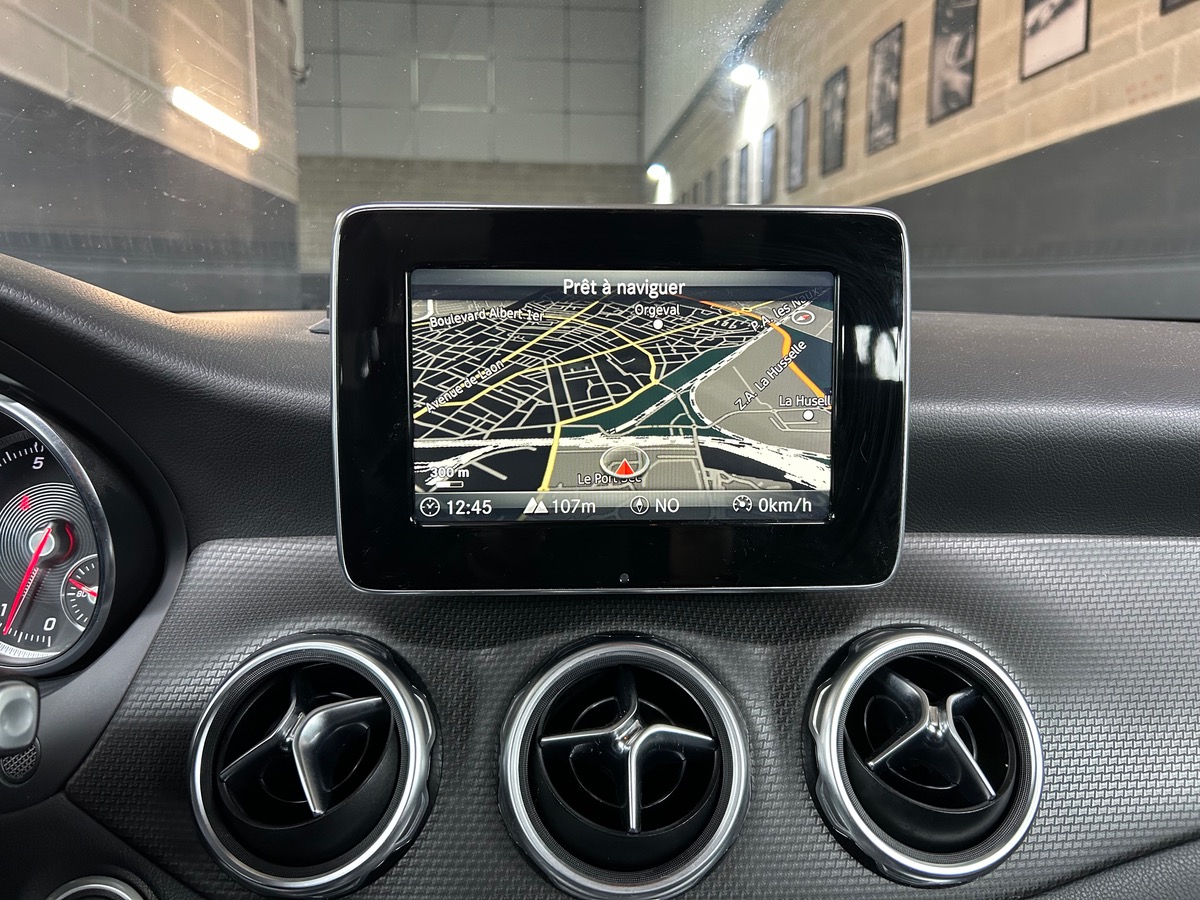 Mercedes Benz GLA 180