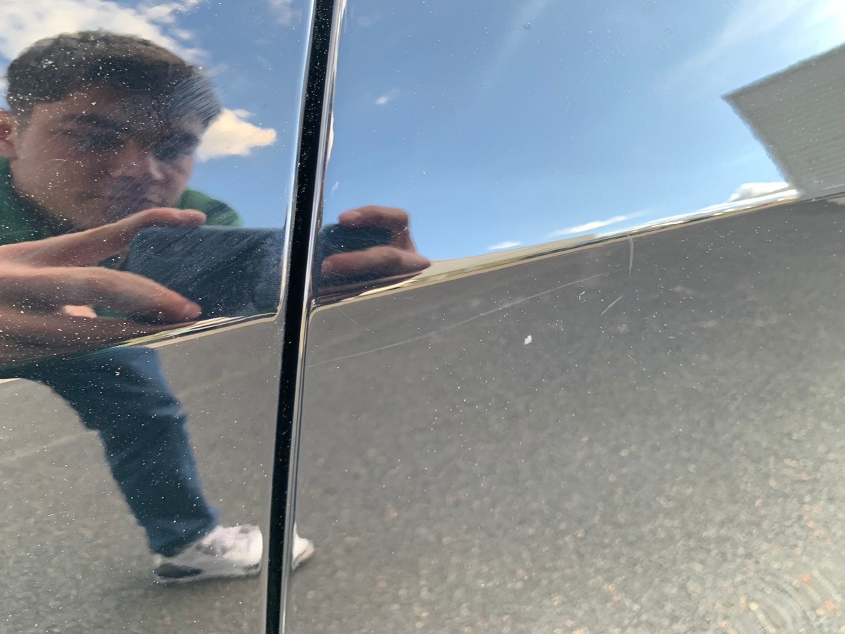 Tesla Model Y 275 chevaux | Premiére MAIN | Standard | Toit panoramique | Cuir | Siéges électriques