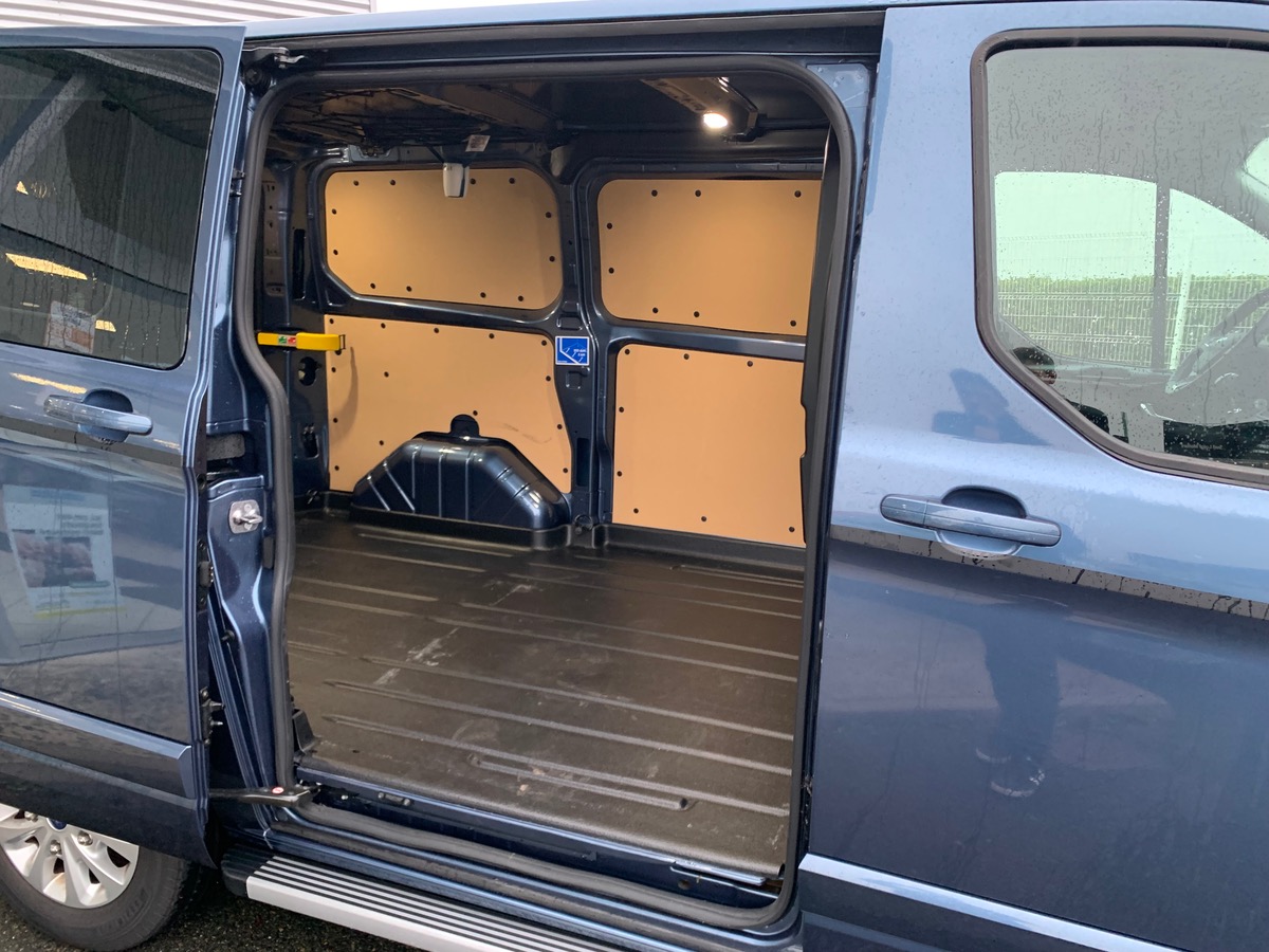Ford TRANSIT CUSTOM FG 280 L1H1 2.0 130 LIMITED | Marches pieds | Attelage | Régulateur vitesse