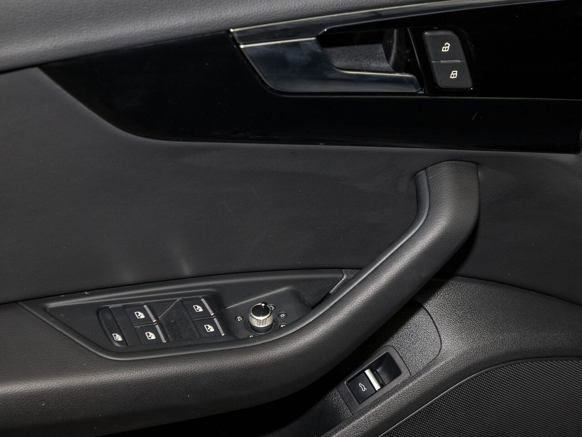 Audi A4 Avant V 40 TFSI 204ch Competition quattro S tronic 7 Attelage Feux LED matriciels