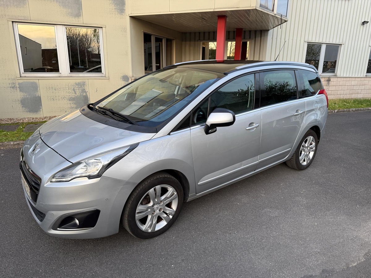 Peugeot 5008 1.6 HDI 115 CV allure 1er main 4X sant frait CB