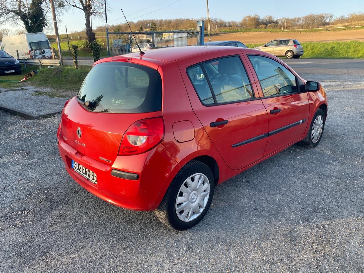 RENAULT Clio III 1ère main 1.5 dci 85cv 200000kms