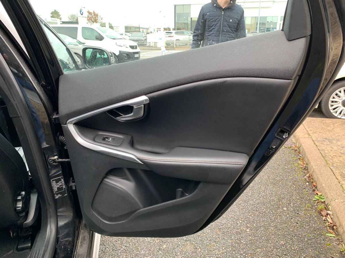 Volvo V40 Cross Country 150 ch | Toit panoramique | Cuir | GPS | Régulateur de vitesse