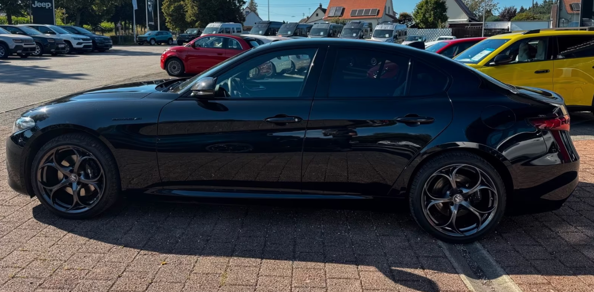 Alfa Romeo Giulia 2.0 TB 280ch Estrema Q4 AT8 Toit ouvrant Harman-Kardon