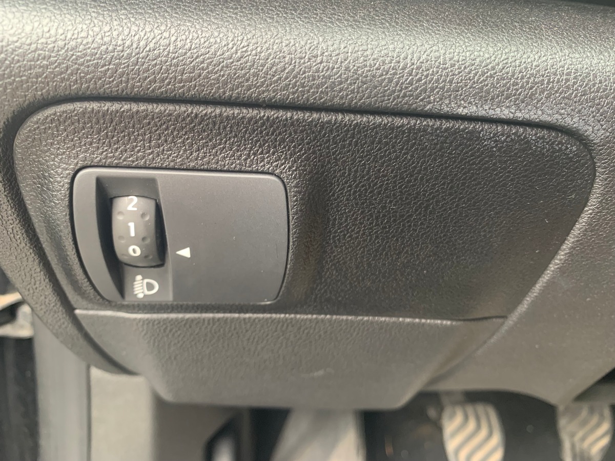 RENAULT Megane IV 100 chevaux | Limited | Caméra de recul | Régulateur de vitesse | GPS | Bluetooth