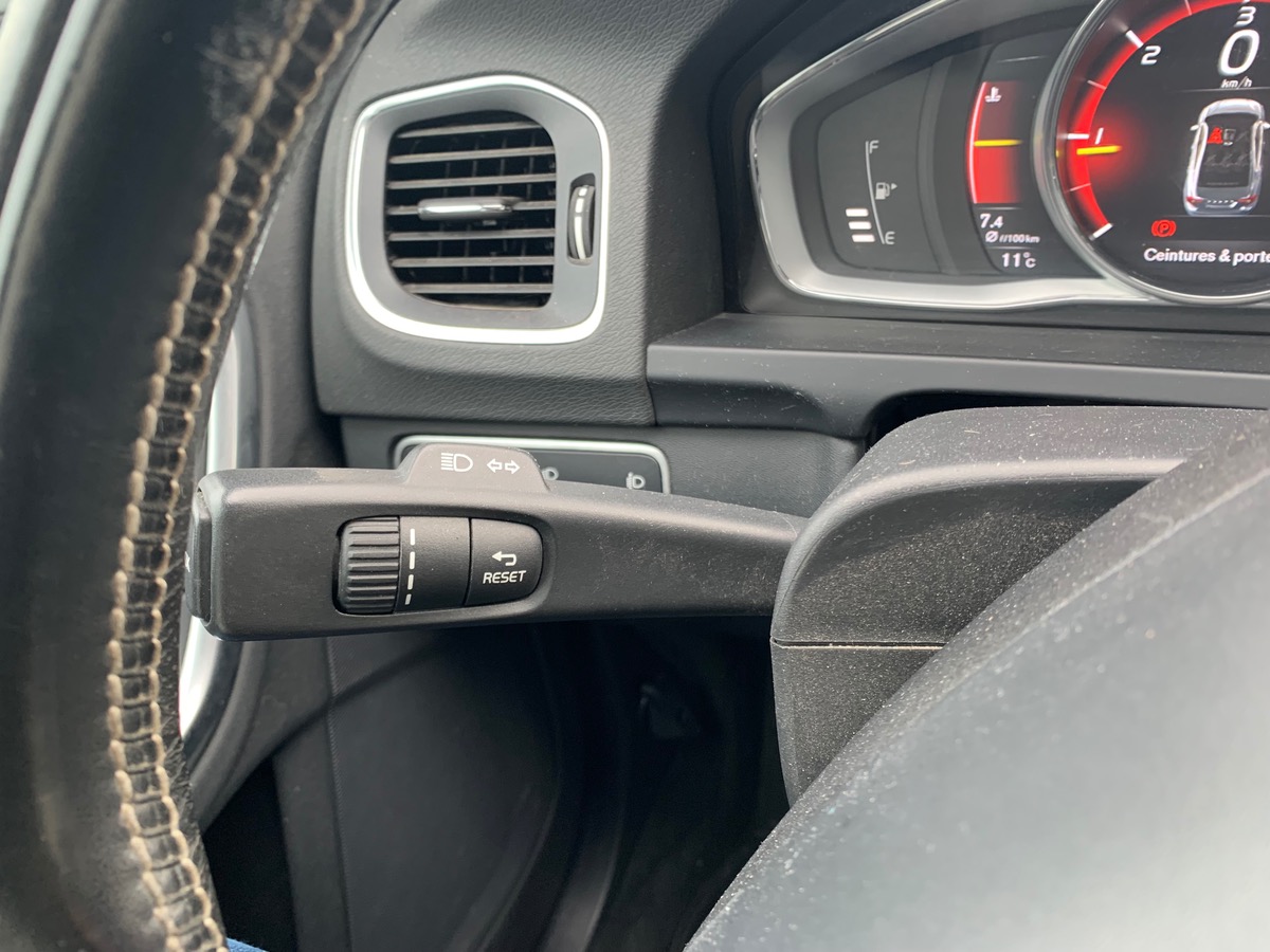 Volvo S60 150 ch | R-design | Attelage amovible | Régulateur vitesse | Radar stationnement arriére