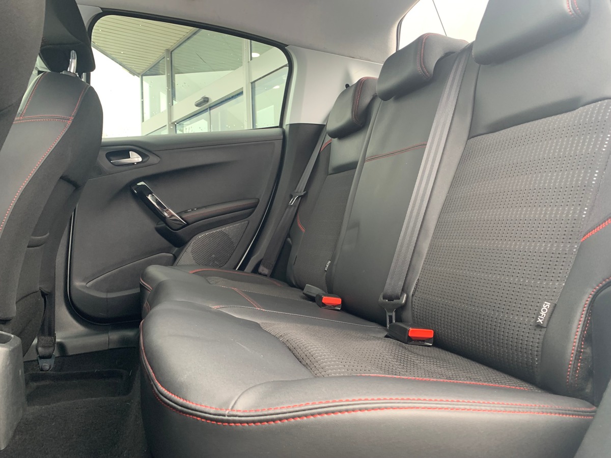 Peugeot 208 110 ch | GT Line | Régulateur de vitesse | Apple car Play Android Auto