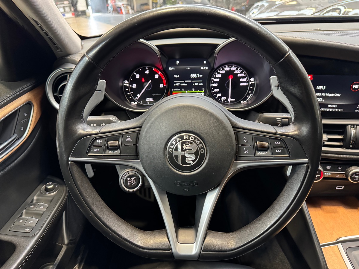 Alfa Romeo Giulia VELOCE 2.2 JTD Q4 AT8 210CV CAM/SIEGE ET VOLANT CHAUFFANT SUIVIT COMPLET N