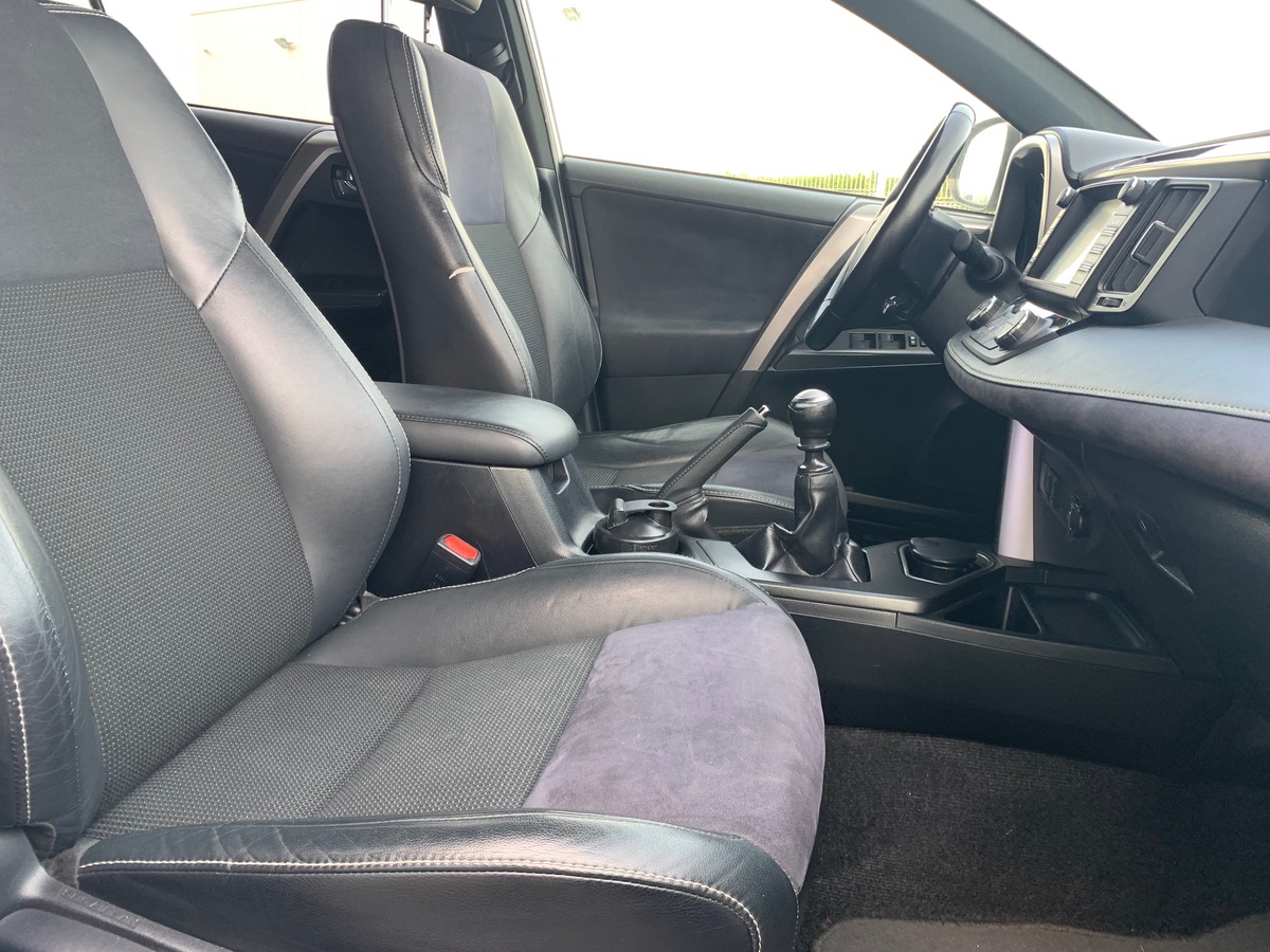 Toyota RAV4 143 | DESIGN | D-4D | 2WD | GPS | Caméra recul | Sièges avant sport | Régulateur vitesse