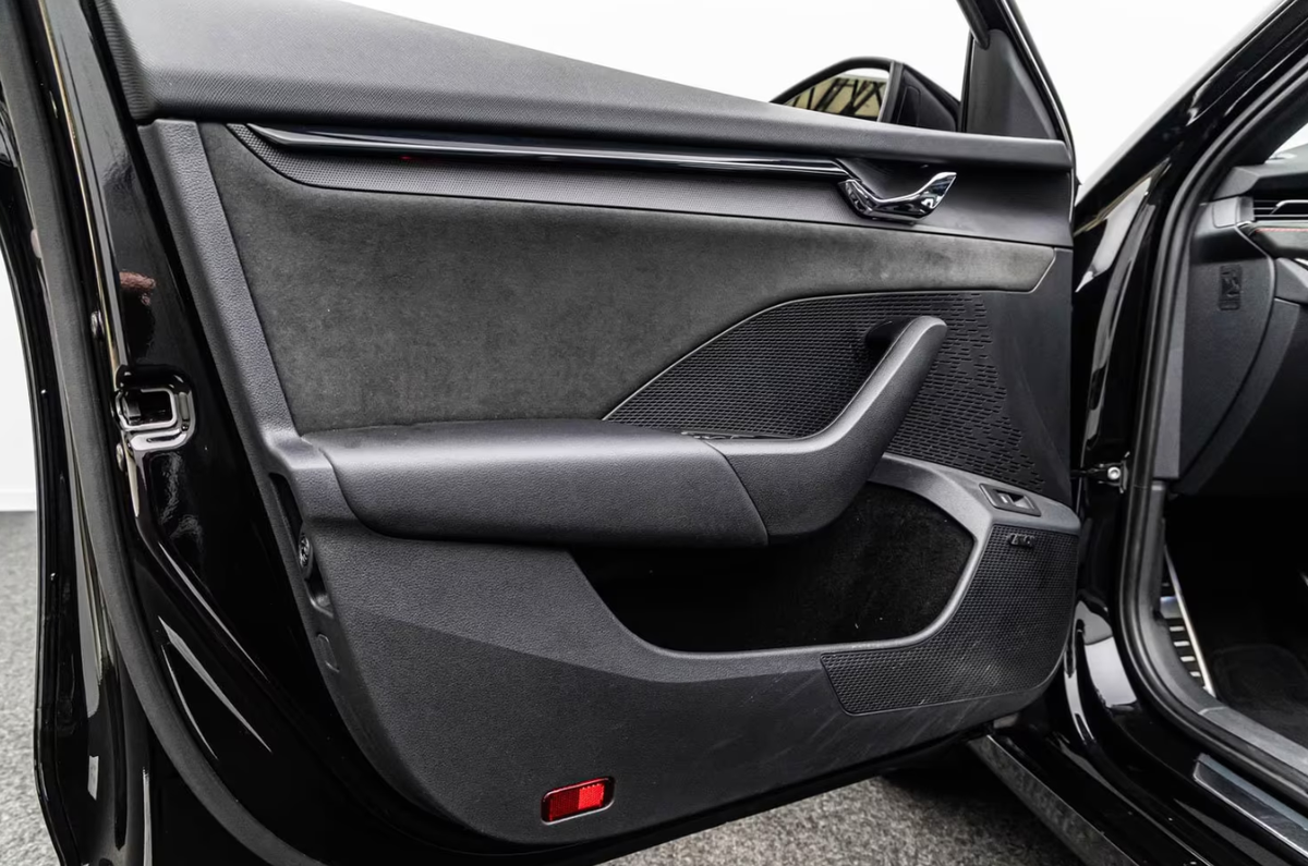 Skoda Octavia Combi 2.0 TDI 200ch RS DSG7/Toit ouvrant/Attelage/Caméra/Matrix/Aff tête haute/Canton