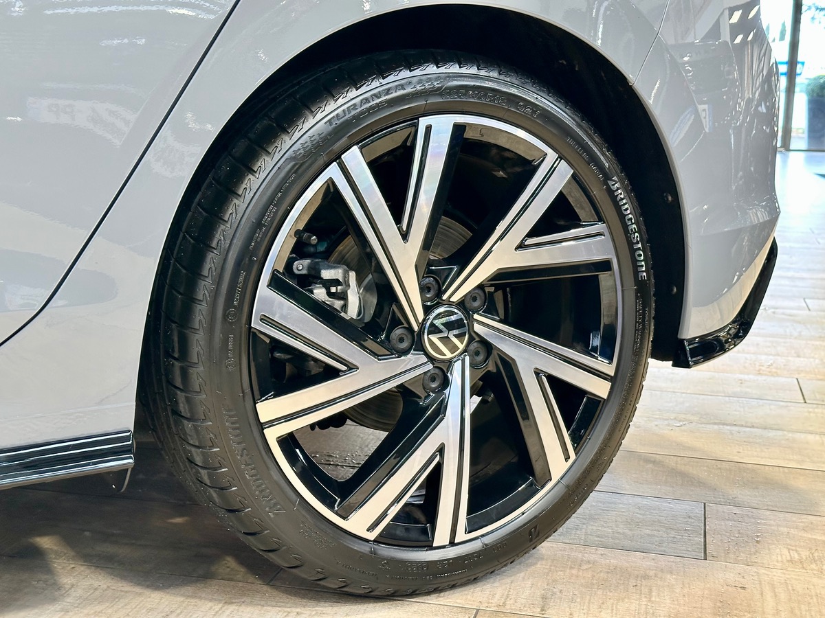 Volkswagen Golf VIII (2) 1.5 ETSI EVO2 150 R-Line DSG7 1° Main TVA