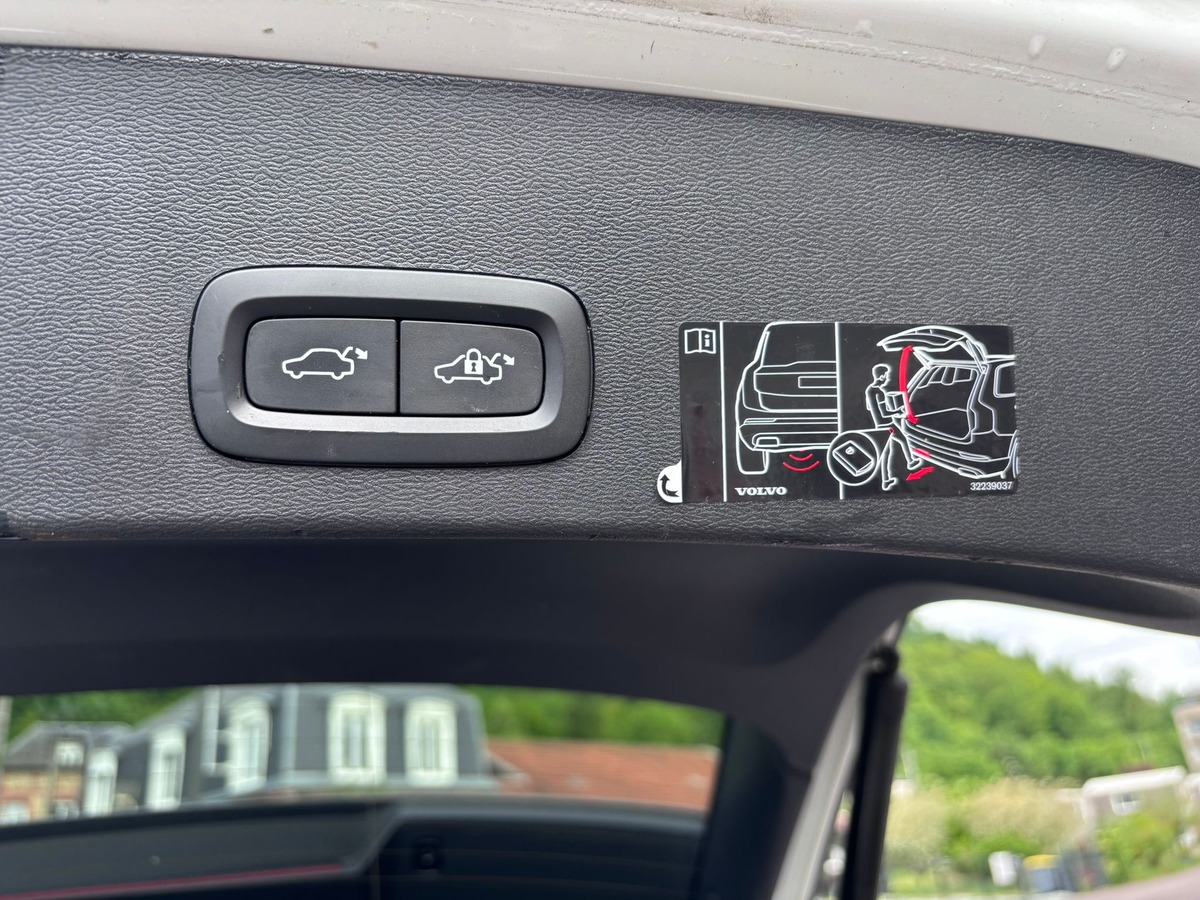 Volvo XC40 2.0 T6 HYBRID - TVA RECUPERABLE - Attelage électrique