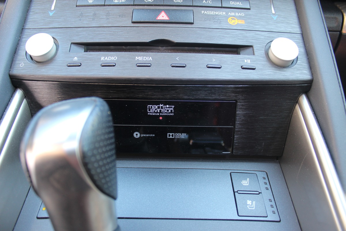 Lexus IS III (2) 300H F SPORT EXECUTIVE  FULL OPTIONS + CARPLAY / ENTRETIEN LEXUS / 2ème MAIN