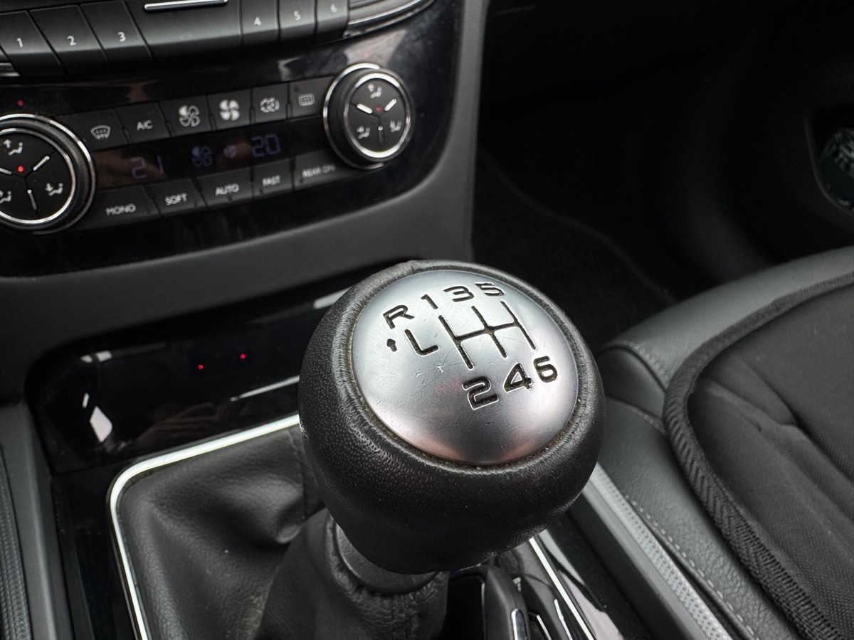 Peugeot 508 2.0 HDI 160 FELINE / Distribution neuve / Attelage