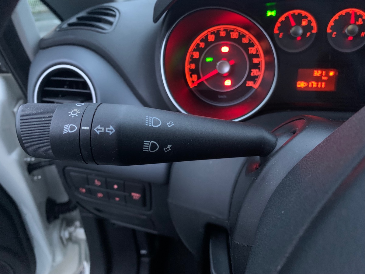 Fiat Punto 69 ch | Radio CD MP3 | Vitres avant électriques | Airbags | ABS | Commandes Radio volant