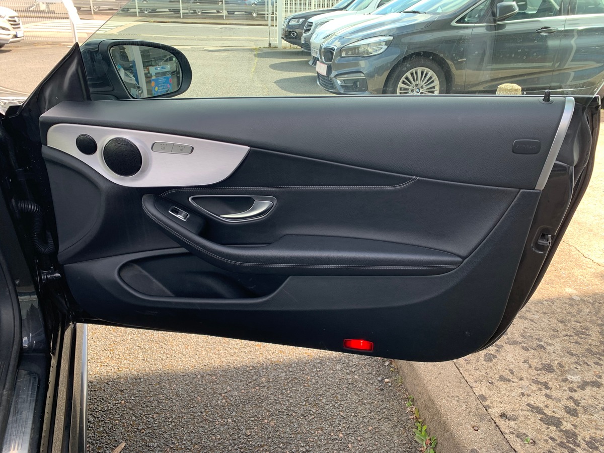 Mercedes-Benz Classe C Cabriolet 194 ch | AMG Line | Siéges électriques chauffants | Caméra de recul