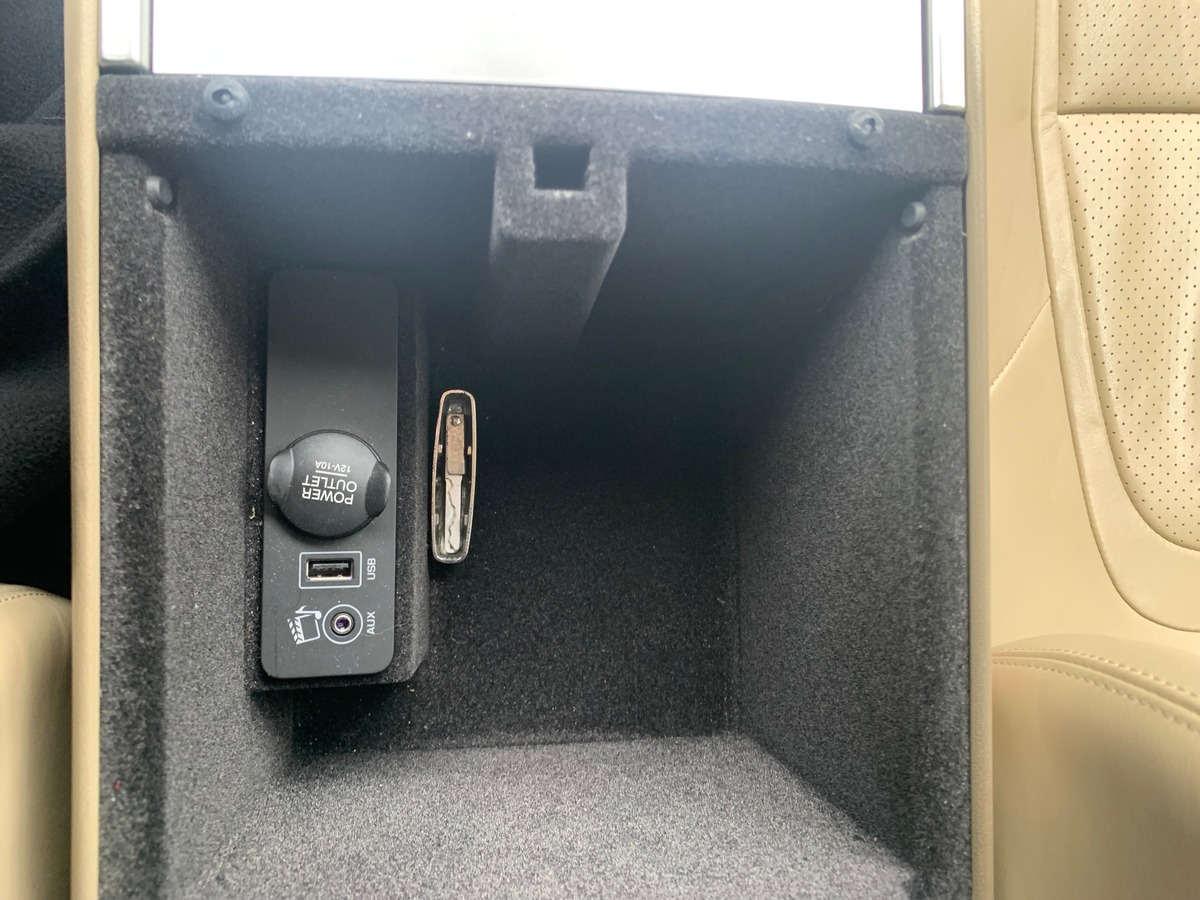 Jaguar XF 240 ch | V6 | R-Sport | Caméra recul | Sièges sport | Régulateur vitesse | GPS | Bluetooth