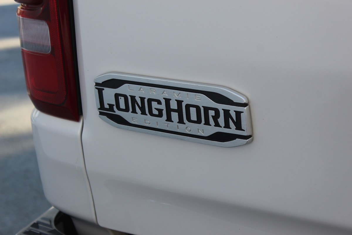 Dodge RAM CREW CAB 1500 5.7 V8 396 ch LARAMIE EDITION LONGHORN / RAM BOX / CARPLAY / ATTELAGE / E85