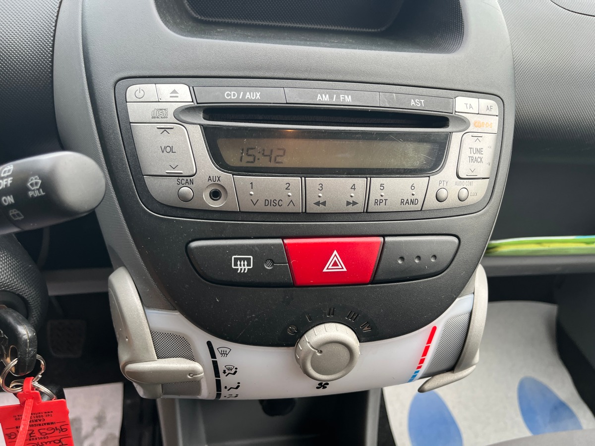 Peugeot 107 5 Portes 1.0 i  68 ch URBAN 1ERE MAIN