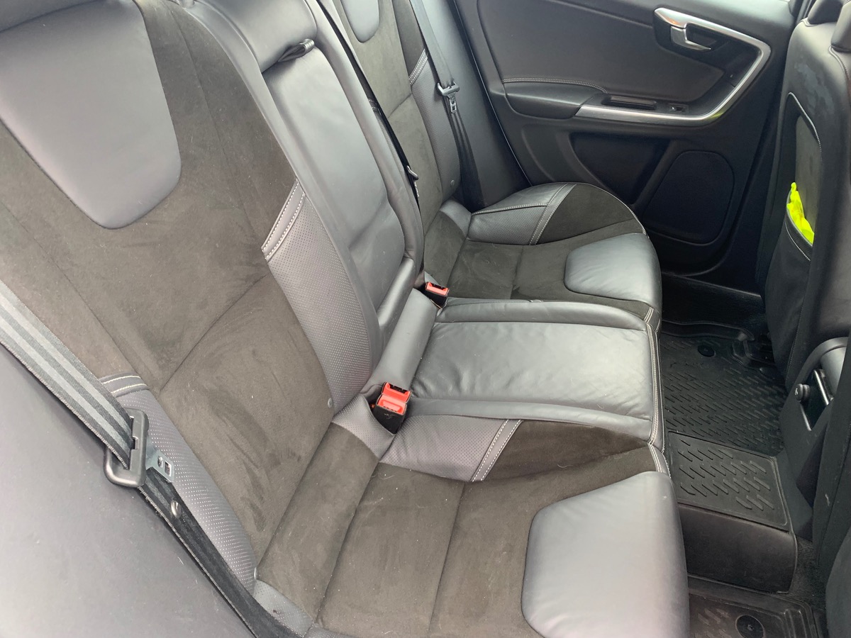 Volvo S60 150 ch | R-design | Attelage amovible | Régulateur vitesse | Radar stationnement arriére